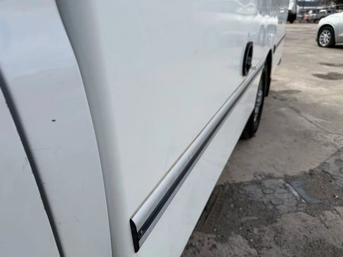 Used 2017 GMC Savana 3500 Van Cab-Chassis 2D image 21