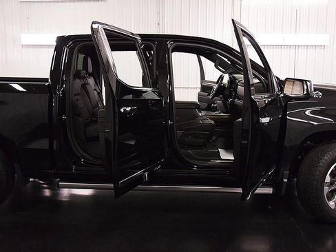 Used 2024 Chevrolet Silverado 1500 High Country w/ Z71 Off-Road Package image 34