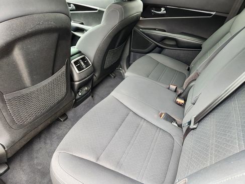 Used 2019 Kia Sorento S AWD/4WD image 9