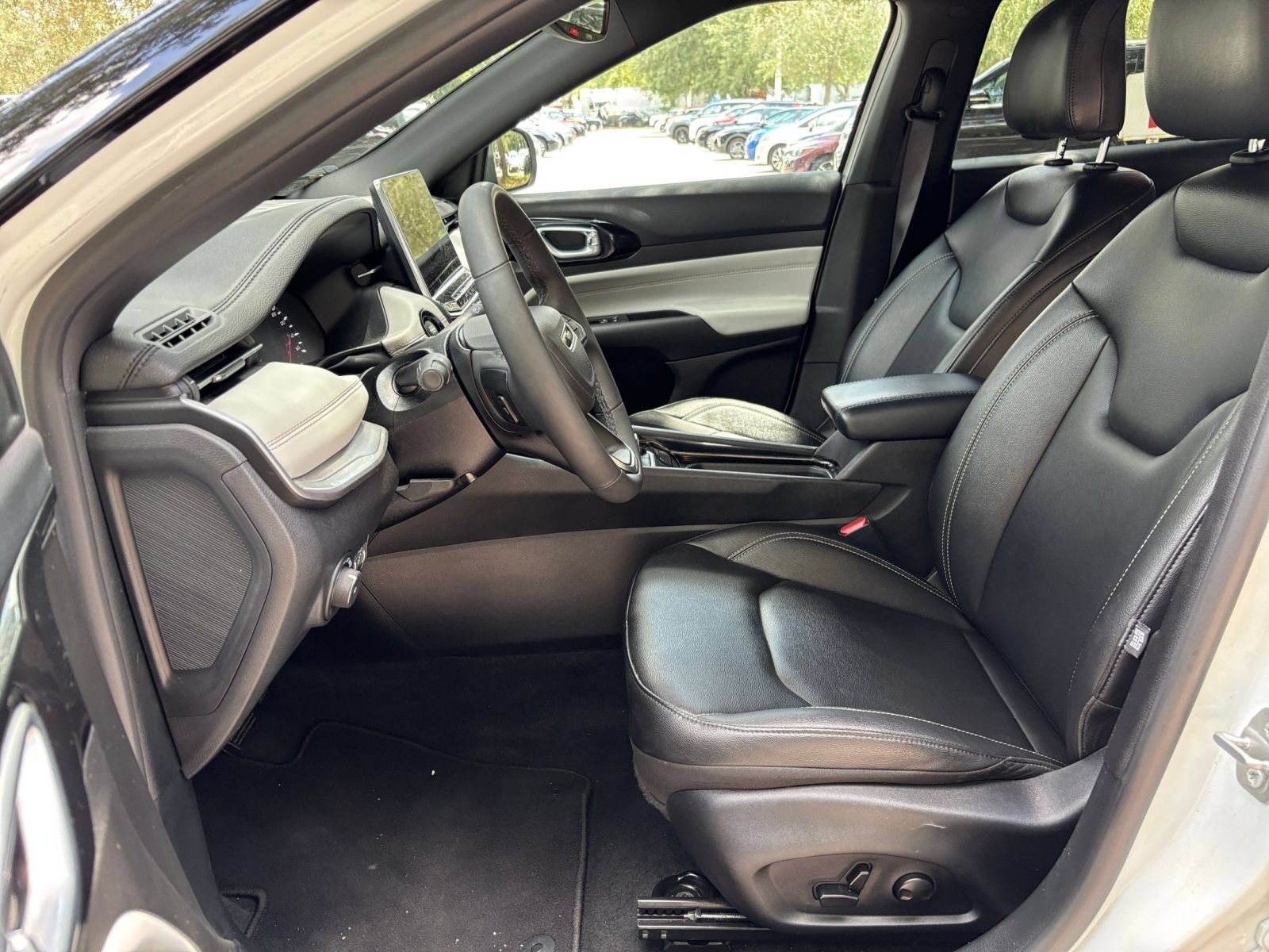 Used 2025 Jeep Compass Limited AWD/4WD image 26