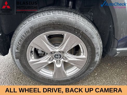 Used 2023 Toyota RAV4 XLE AWD/4WD image 3