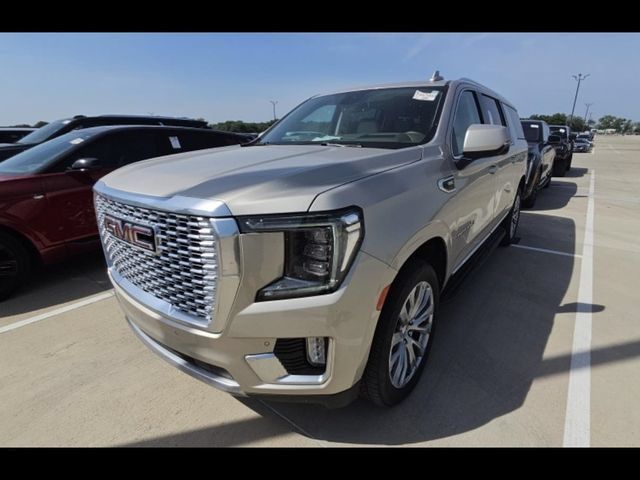 Used 2024 GMC Yukon XL Denali AWD/4WD image 10