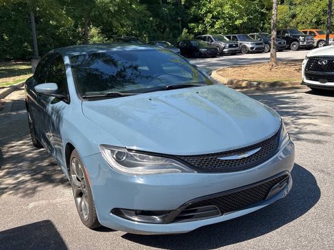 Used 2015 Chrysler 200 S w/ Navigation & Sound Group I FWD image 4