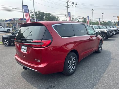 New 2027 Chrysler Pacifica Limited w/ Trailer Tow Group AWD/4WD image 5