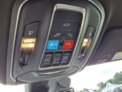 New 2025 Jeep Grand Cherokee L Limited w/ Luxury Tech Group II image 45