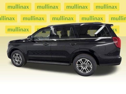 New 2026 Ford Expedition Active image 9