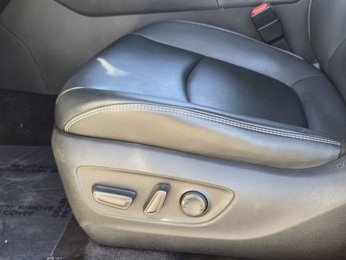 Used 2021 Toyota RAV4 XLE Premium image 28