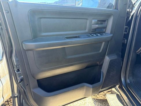 Used 2015 RAM 2500 Tradesman w/ Chrome Appearance Group image 16