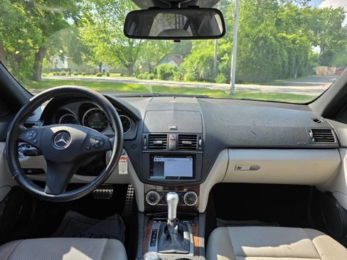 Used 2011 Mercedes-Benz C 300 Luxury image 10