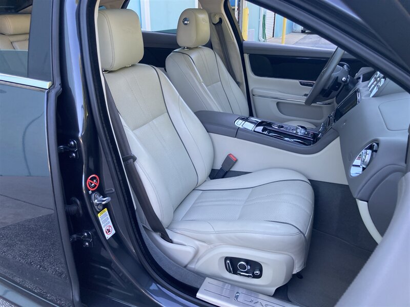 Used 2017 Jaguar XJ R-Sport RWD image 20