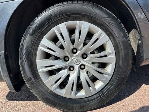 Used 2013 Toyota Camry LE image 28