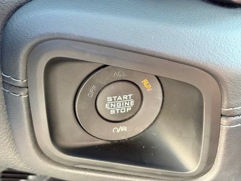 Used 2025 Jeep Wrangler Unlimited Rubicon 4xe w/ Convenience Group AWD/4WD image 18