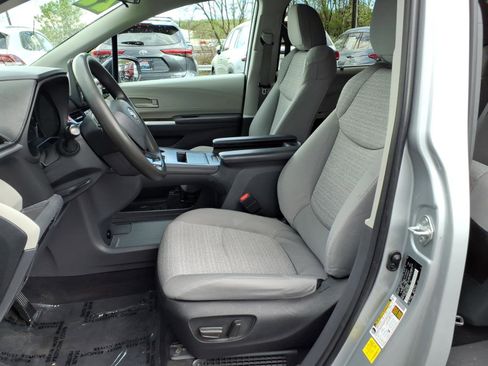 Used 2022 Toyota Sienna LE FWD image 15