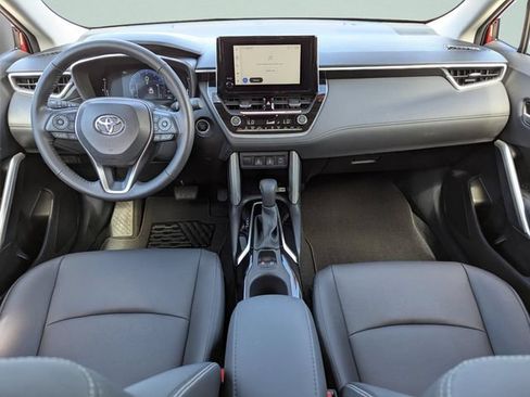 Used 2023 Toyota Corolla Cross XLE w/ Convenience Package FWD image 11