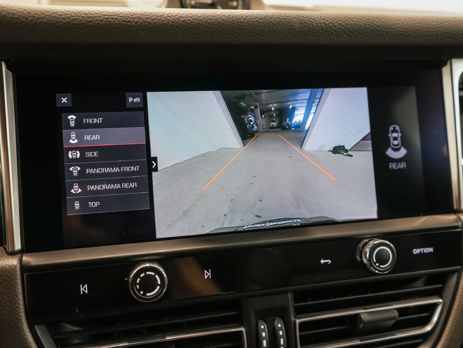Certified 2024 Porsche Macan AWD/4WD image 28