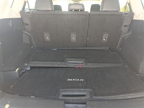 Used 2023 Nissan Rogue SL w/ SL Premium Package image 30