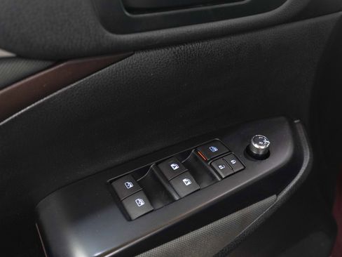 Used 2019 Toyota Highlander LE image 21