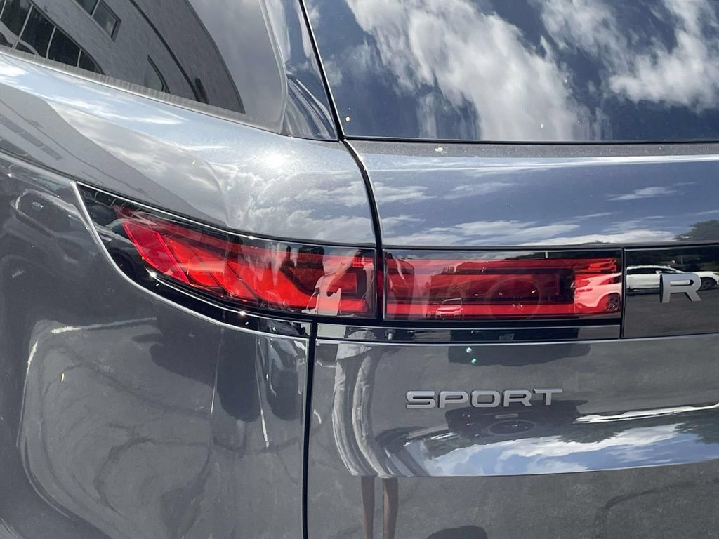 New 2026 Land Rover Range Rover Sport Dynamic SE AWD/4WD image 10