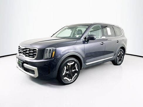 Used 2025 Kia Telluride S FWD image 3