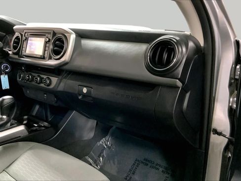 Used 2017 Toyota Tacoma SR5 AWD/4WD image 19