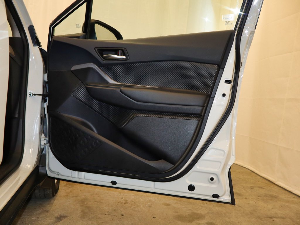Used 2021 Toyota C-HR LE FWD image 41