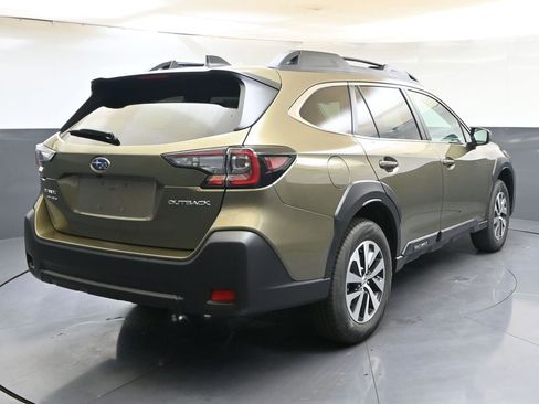 Used 2025 Subaru Outback Premium image 5