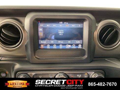 Used 2023 Jeep Gladiator Sport AWD/4WD image 20