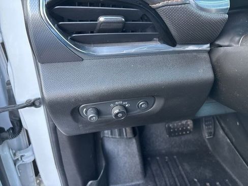 Used 2020 Chevrolet Traverse Premier image 19