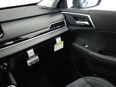 New 2025 Mitsubishi Outlander SE image 21