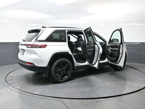 New 2026 Jeep Grand Cherokee Limited w/ Limited Altitude Package AWD/4WD image 44