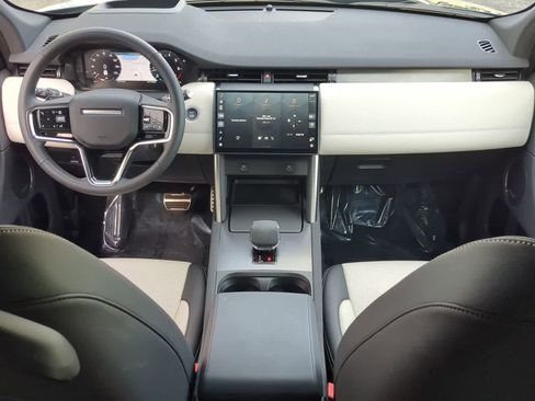 Certified 2025 Land Rover Discovery Sport Dynamic SE image 15