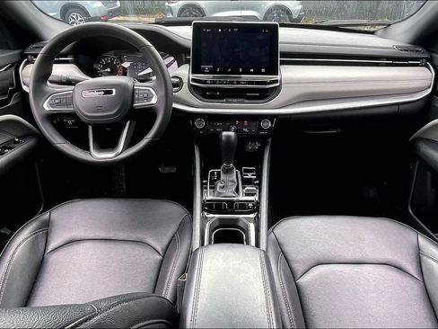 Used 2025 Jeep Compass Limited AWD/4WD image 7