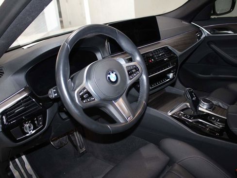 Certified 2022 BMW 530i w/ M Sport Package image 11