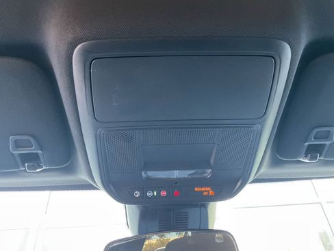 Used 2025 Chevrolet Equinox LT AWD/4WD image 13
