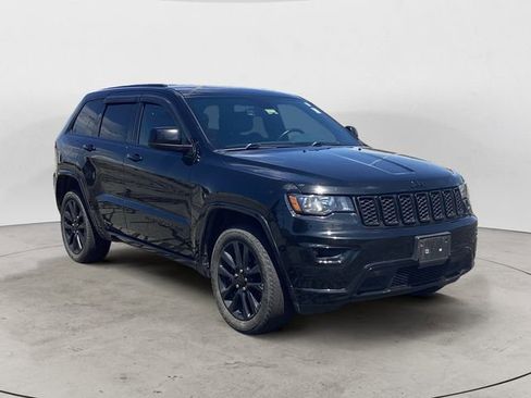 Used 2019 Jeep Grand Cherokee Altitude AWD/4WD image 7