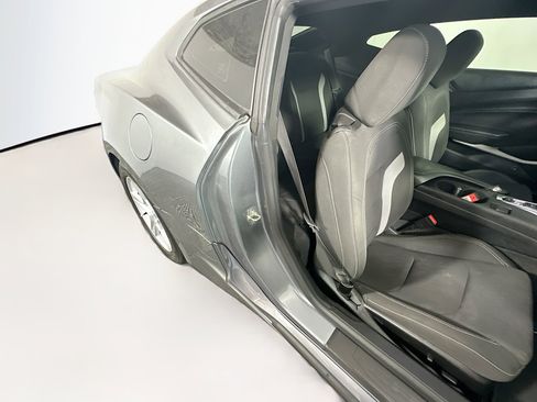 Used 2020 Chevrolet Camaro LT RWD image 27