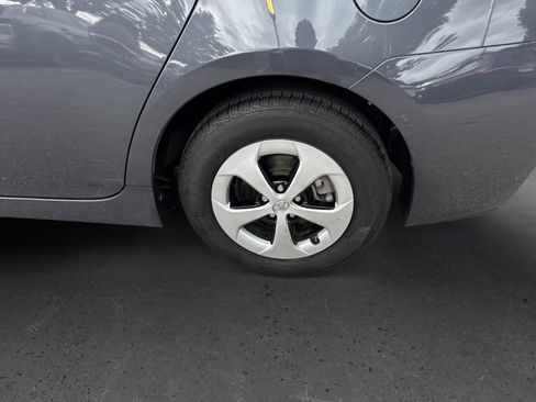 Used 2015 Toyota Prius Two image 9