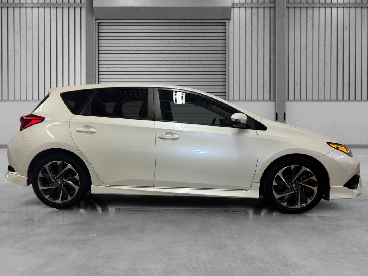 Used 2017 Toyota Corolla iM FWD image 31