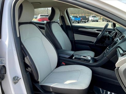 Used 2019 Ford Fusion SE w/ Equipment Group 151A image 7