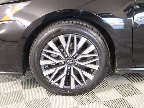 Used 2024 Nissan Altima 2.5 SV image 16