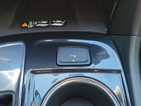 Used 2024 Chevrolet Equinox Premier FWD image 25