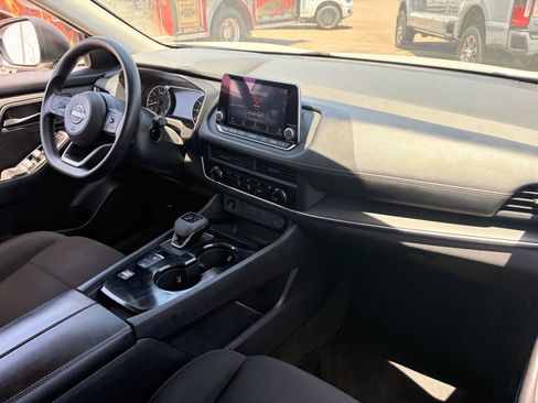 Used 2024 Nissan Rogue S FWD image 12
