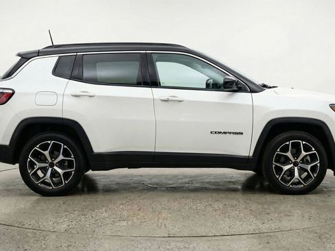 Used 2025 Jeep Compass Limited image 11