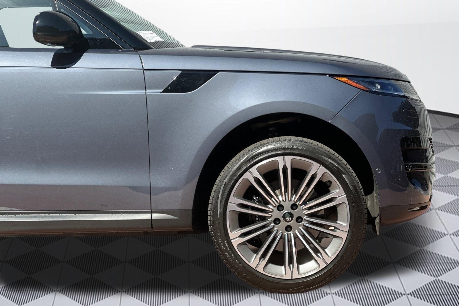 Used 2024 Land Rover Range Rover Sport SE AWD/4WD image 36