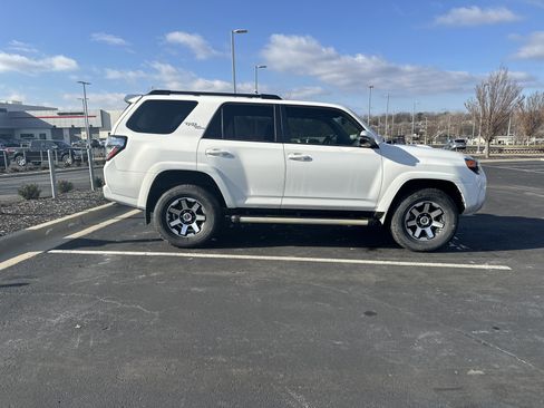 Used 2019 Toyota 4Runner TRD Off-Road Premium image 11