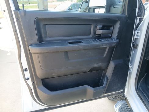 Used 2024 RAM 2500 Tradesman w/ Chrome Appearance Group AWD/4WD image 12