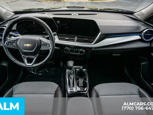Used 2025 Chevrolet Trax LT w/ LT Convenience Package FWD image 28
