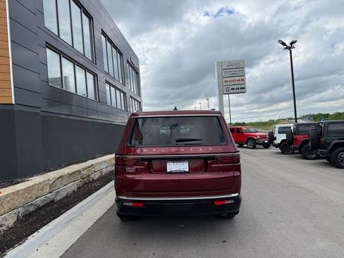 Used 2024 Jeep Wagoneer 4WD w/ Convenience Group I image 4