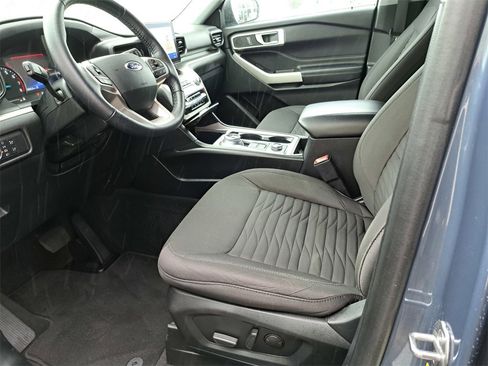 Used 2021 Ford Explorer XLT image 12