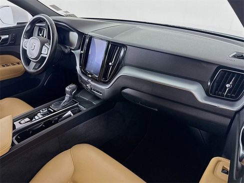 Used 2020 Volvo XC60 T5 Momentum image 26